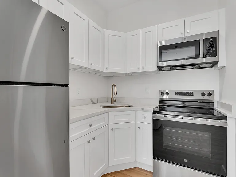 472 Main St — Photo 17