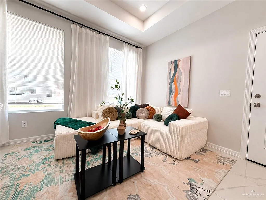 3 bed, 2.0 bath, 980 sqft, $1,600 — Photo 3