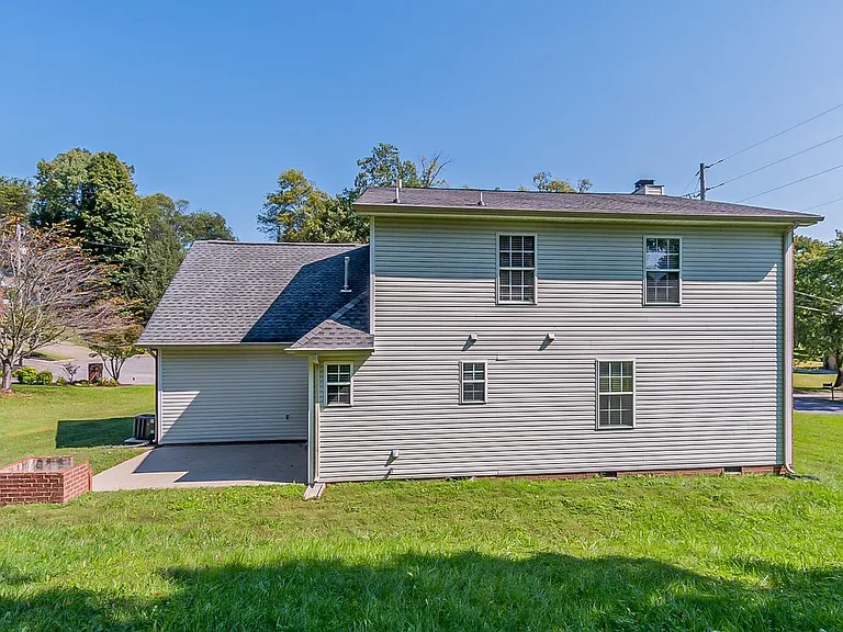101 Donovan Ct — Photo 16