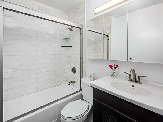 Sold by Sotheby's International Realty | media 17