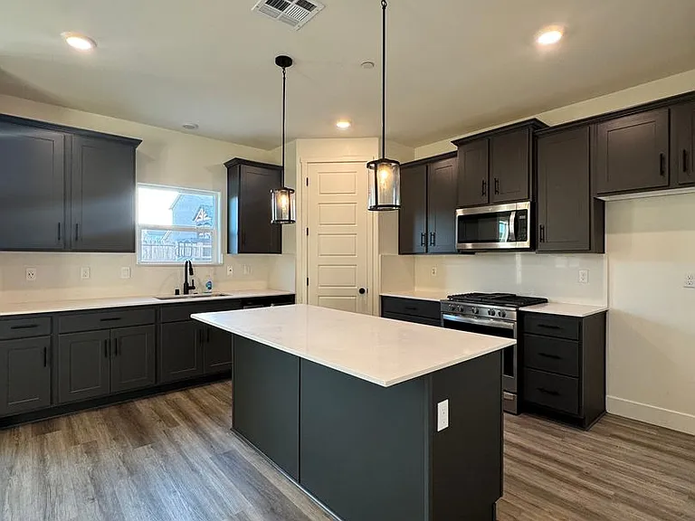 7711 Martian River St — Photo 3