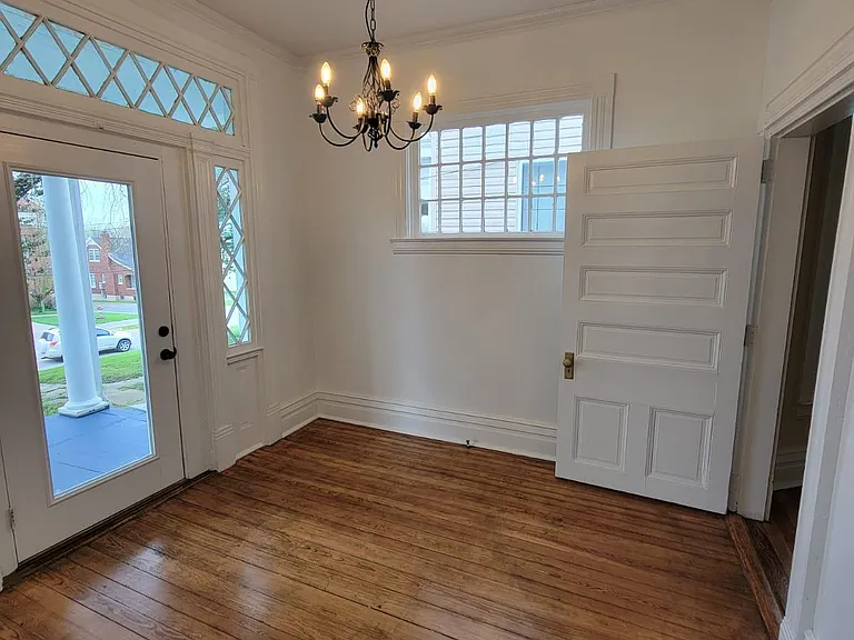 215 W Main St — Photo 24
