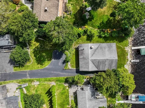 103 Hackett Ave, Lakeville, MA 02347