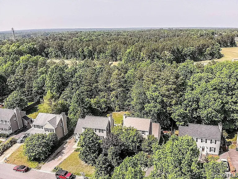 8908 Castle Point Dr — Photo 3