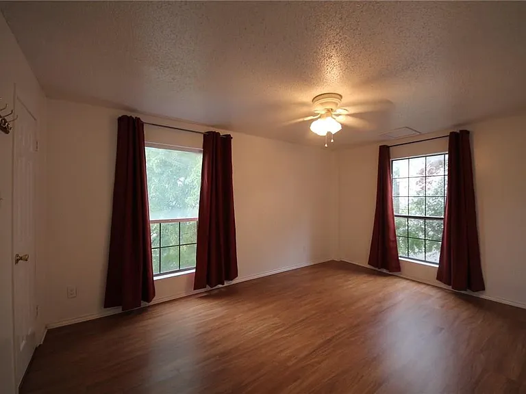 2401 Leon St #200 — Photo 7