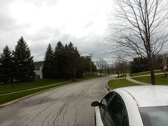5th image of 833 Woodhaven Dr