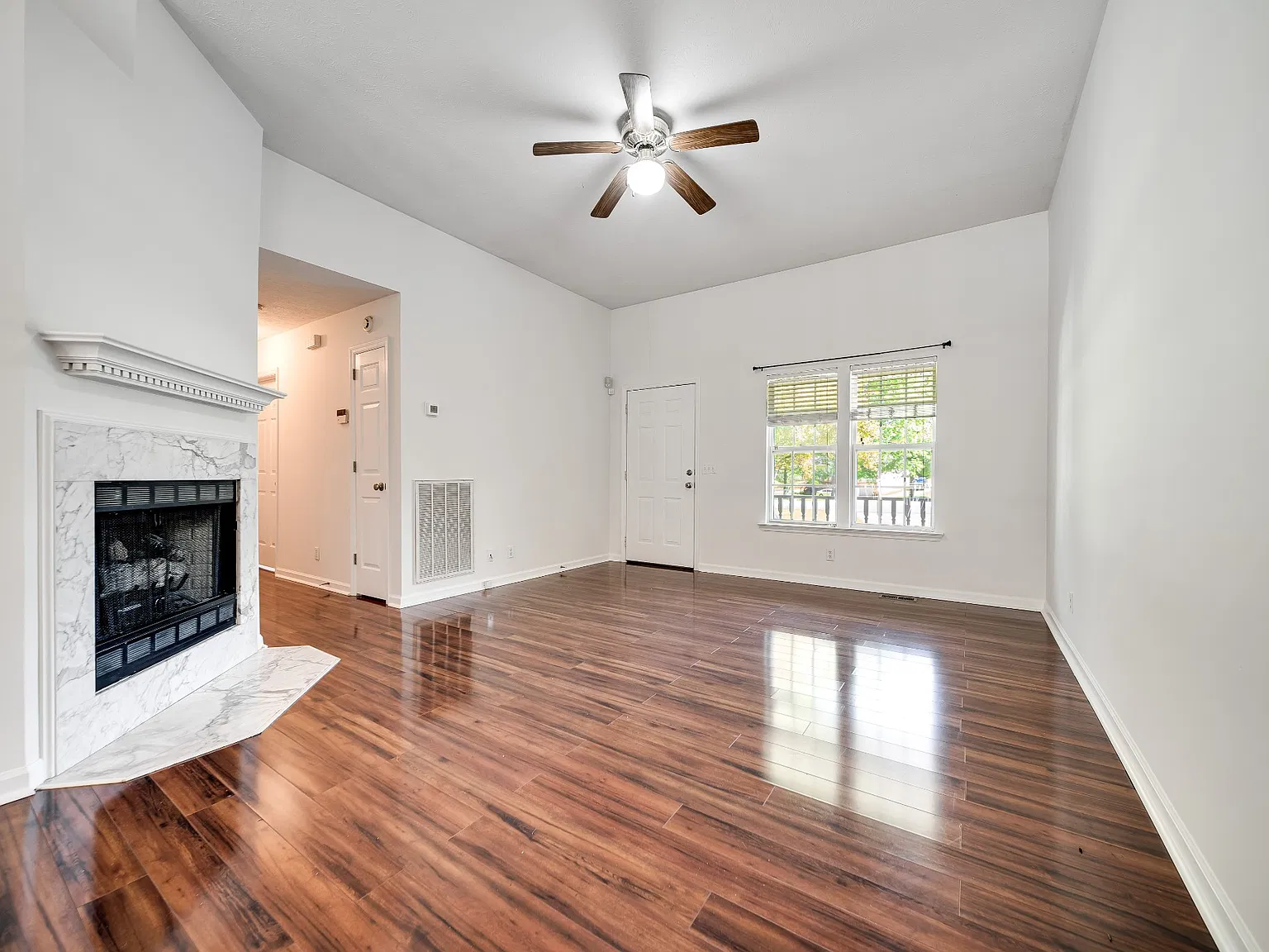 3 bed, 1358 sqft, $2,000 — Photo 2