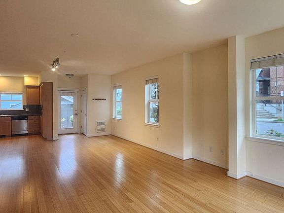 3rd image of 2476 NE Park Dr