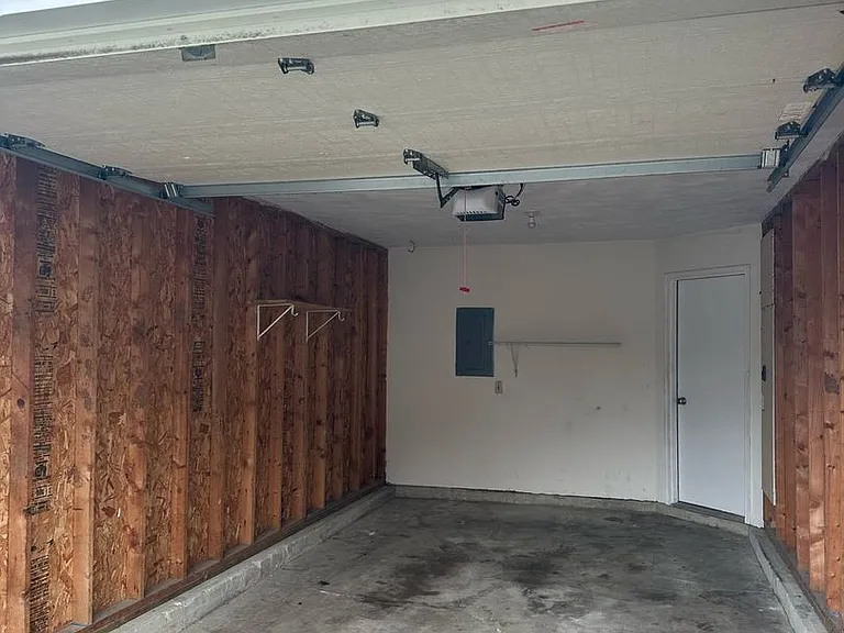 386 Amphitheater Dr — Photo 23