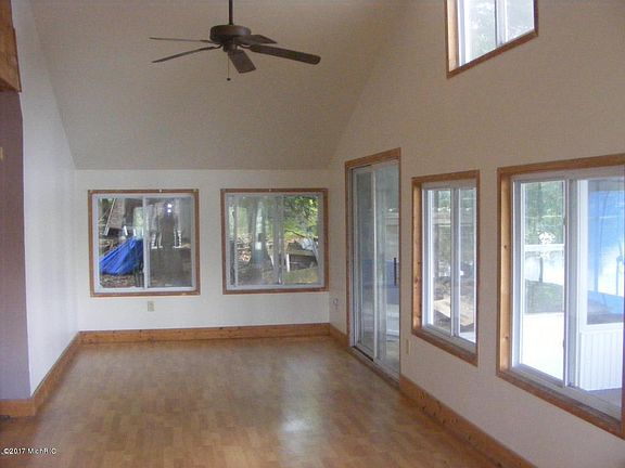 5th image of 17810 W River Dr