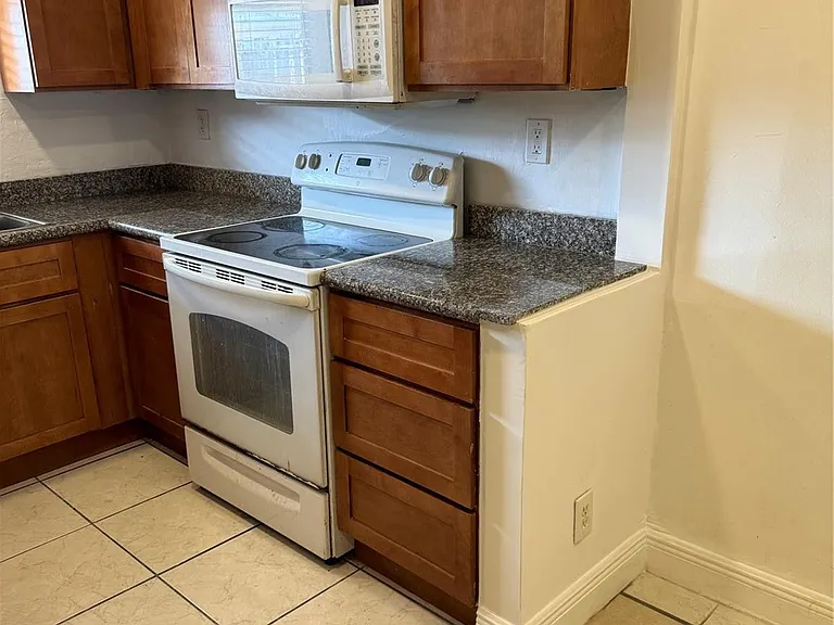 2452 Taylor St #204 — Photo 5