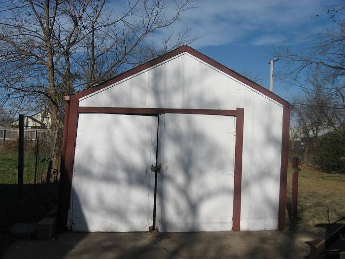1 car detached garage