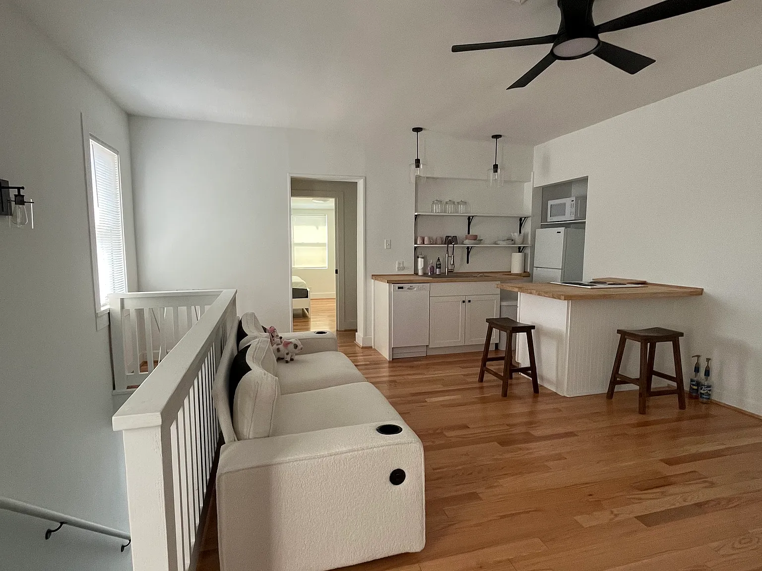 2 bed, 800 sqft, $2,300 — Photo 2