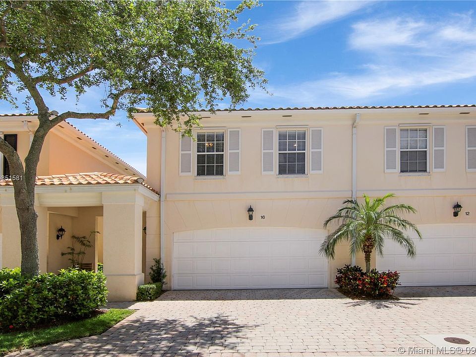 1st image of 16 Laurel Oaks Cir