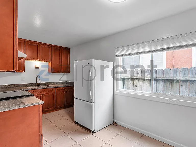 2341 21st St #B — Photo 14