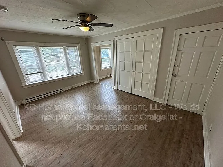 305-307 N Gladstone Blvd #21 — Photo 22