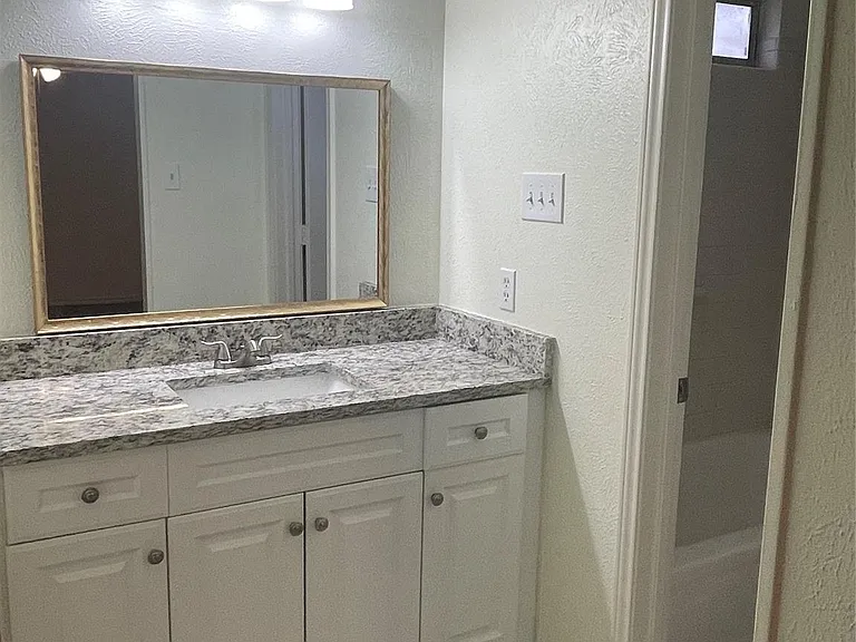 5412 Village Green Dr — Photo 6