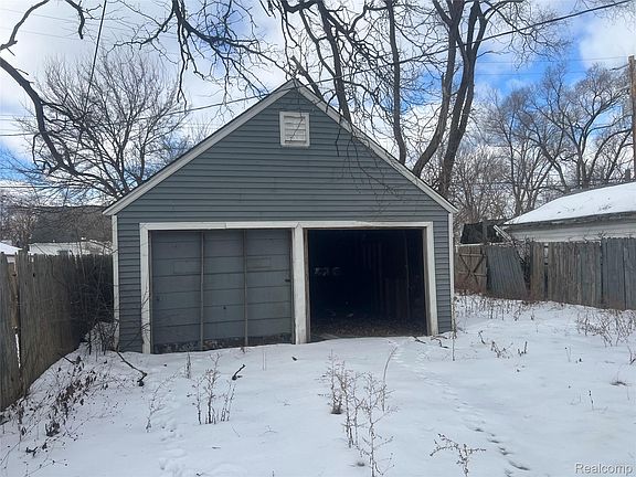 5th image of 20543 Waltham St