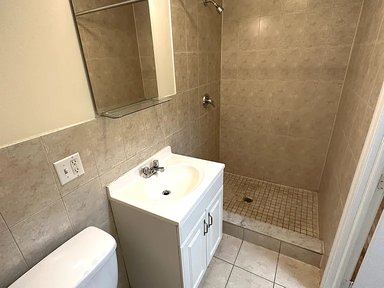 320 E 6th St #4 — Photo 11