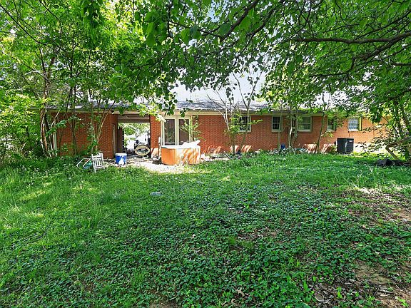 4th image of 906 Horseshoe Dr