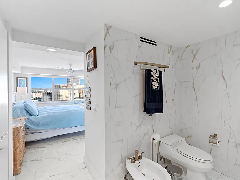 121 Golden Isles Dr #Penthouse 1 — Photo 48