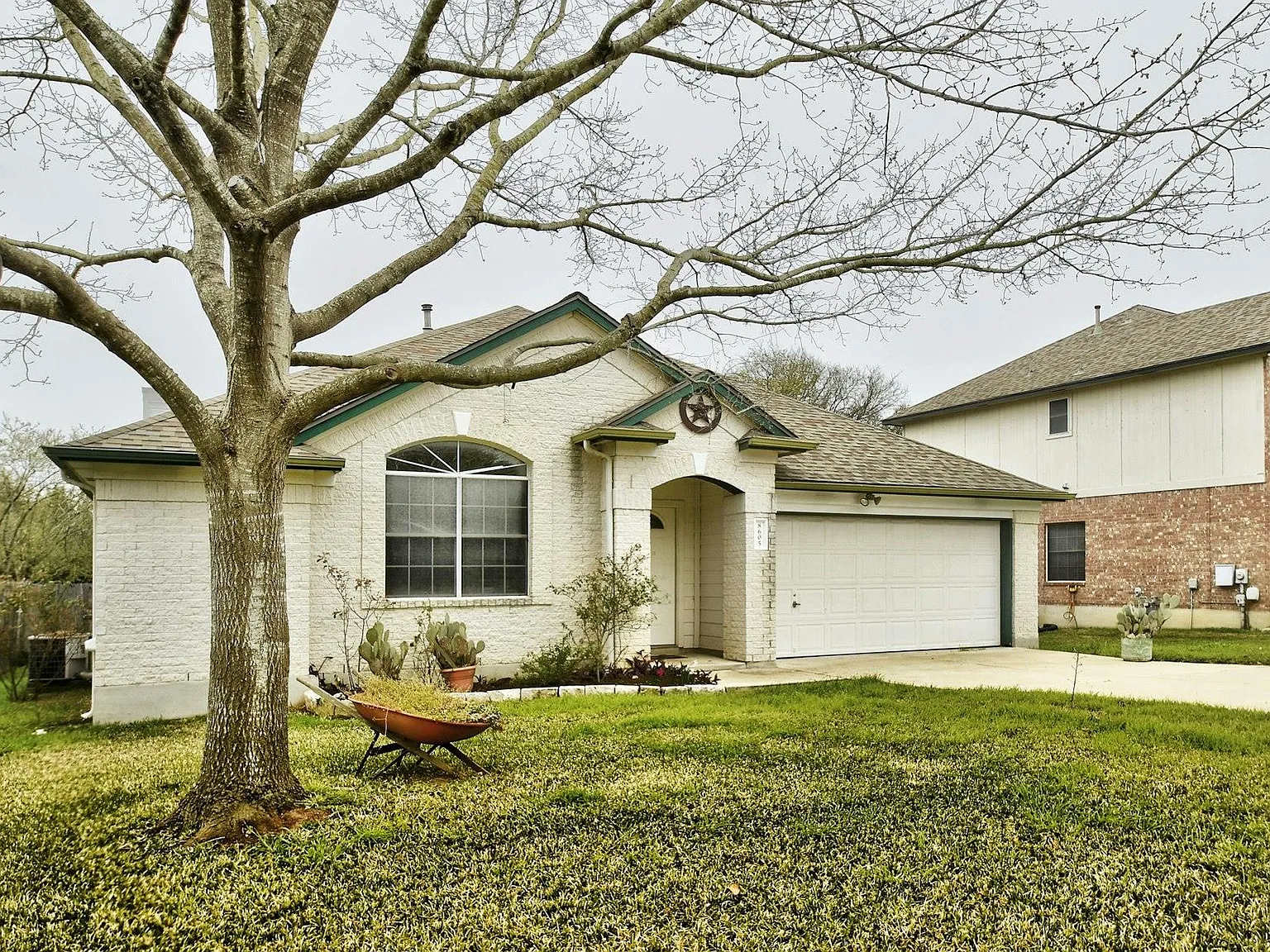 3 bed, 2.0 bath, 1815 sqft, $2,750 — Photo 2