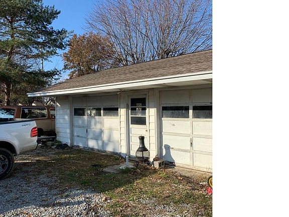 3rd image of 330 Ashwood Ave