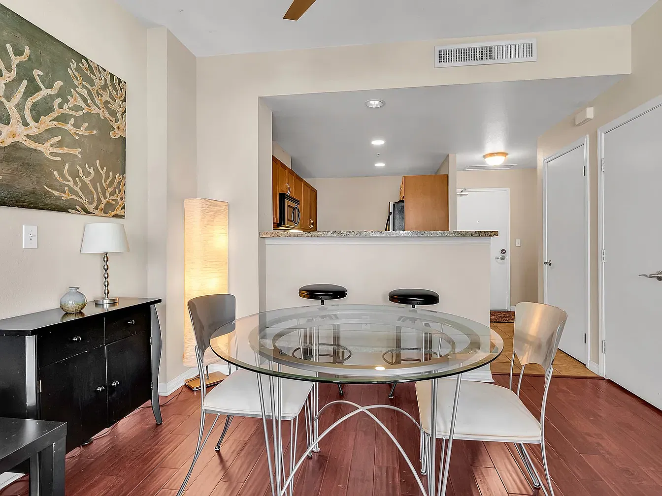 1 bed, 670 sqft, $2,500 — Photo 3