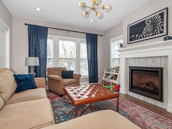 5th image of 4428 W Leland Ave