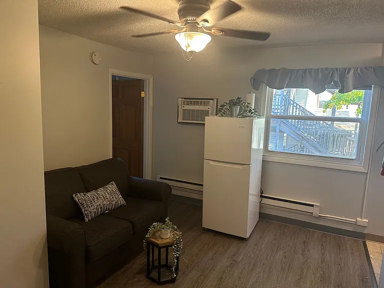 383 College Street — Photo 20