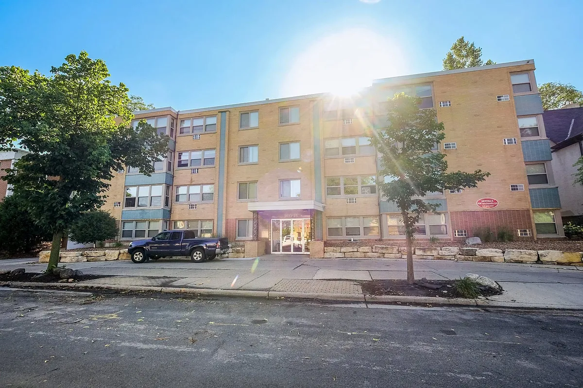 Welcome to Central Lakes of Uptown, where modern living meets convenience. With spacious units and a vibrant community atmosphere, you'll love calling this place home. Schedule your tour today and find your perfect fit! - 3435 Colfax Ave S