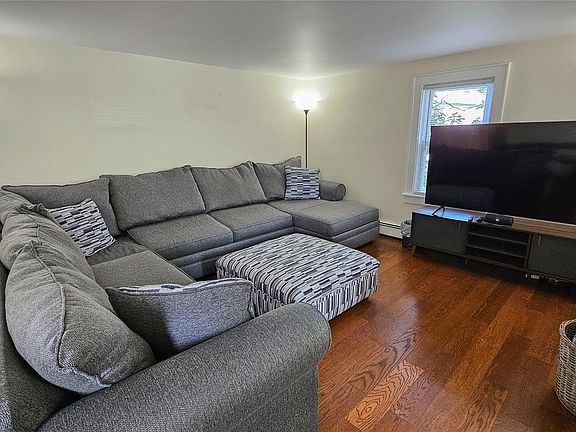 2nd image of 2 Murray Ave