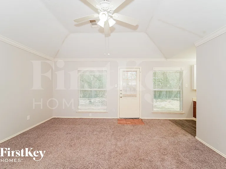 6615 Navidad Rd — Photo 10