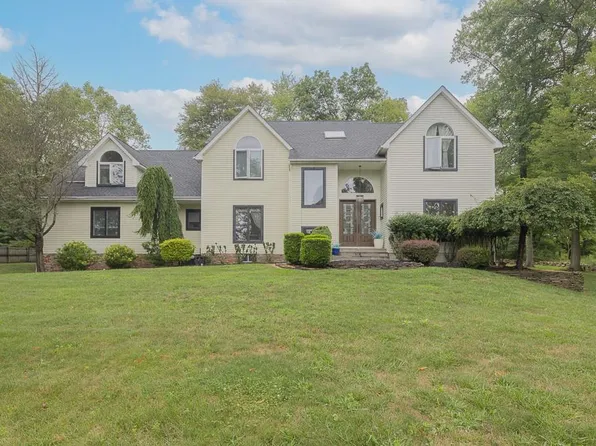7 Hawk Nest Road, Tomkins Cove, NY 10986