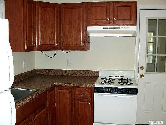 5th image of 300 Lake Dr