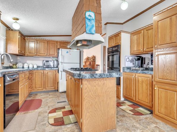 806 28th St TRAILER 85, Milford, IA 51351