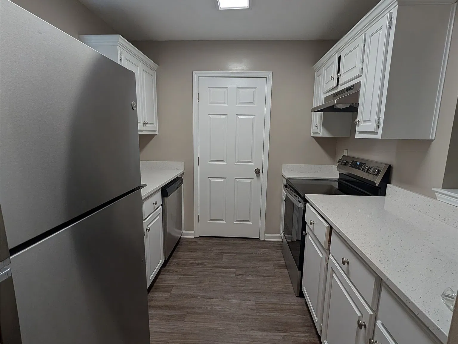 1 bed, 1.0 bath, 700 sqft, $1,050 — Photo 3