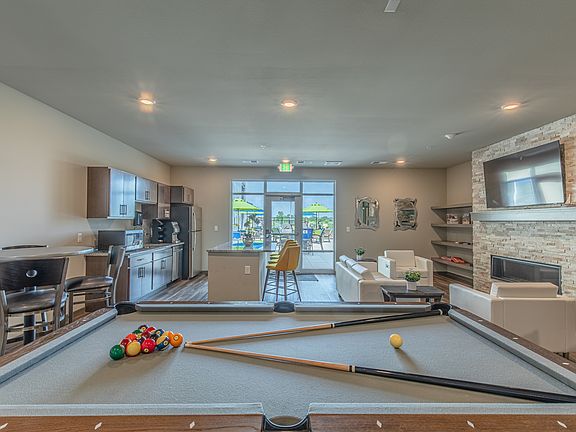 4th image of 215 Main St #427