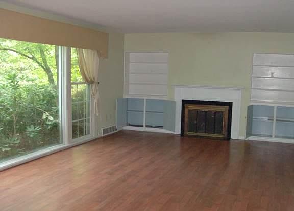 5th image of 302 Westbridge Dr