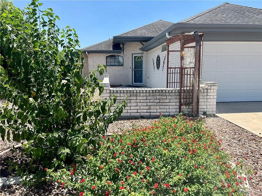 2 bed, 2.0 bath, 1247 sqft, $1,400 — Photo 2