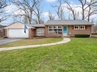 27W281 Nickolsen Ave, Winfield, IL 60190