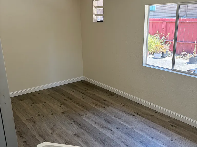 Possible 3rd bedroom.