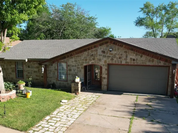 302 Stonecreek Dr, Arlington, TX 76014