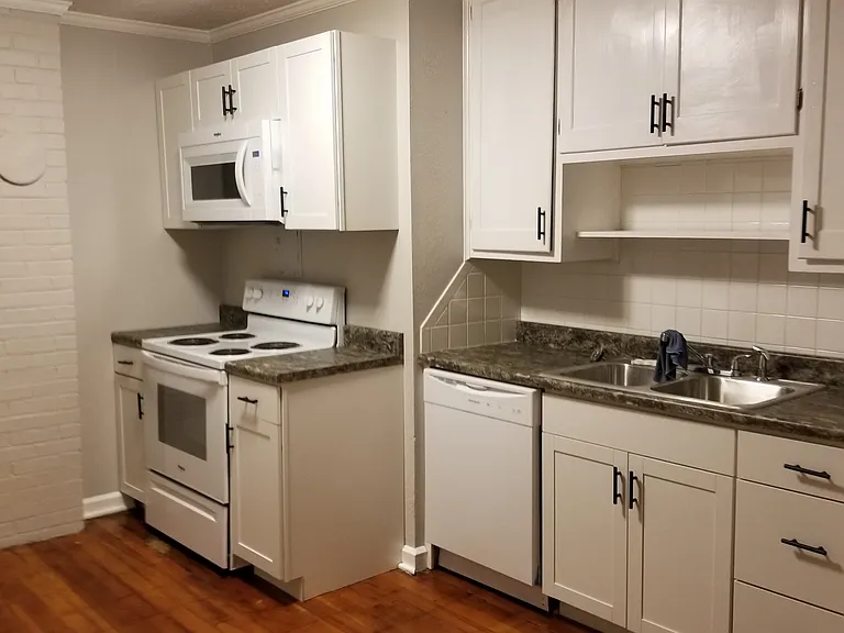 1002 Cherry St — Photo 2