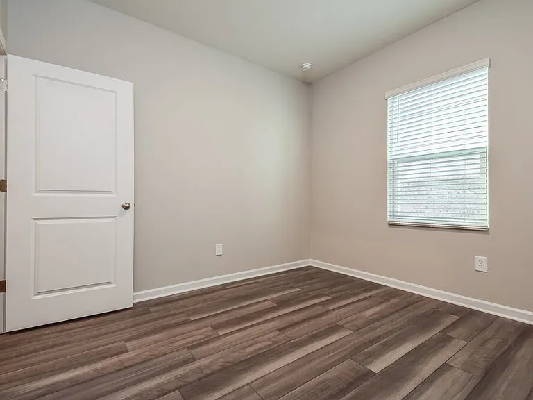 570 Knightsbridge Ln — Photo 13
