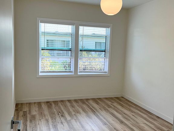 3rd image of 2206 Ocean Park Blvd