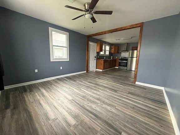 2nd image of 832-34 Avenue F