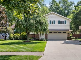 4671 Azalea Ln, North Olmsted, OH 44070