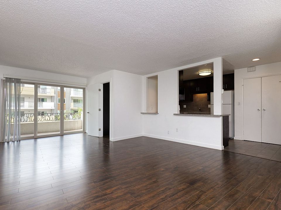 1st image of 290 Lee St APT 207