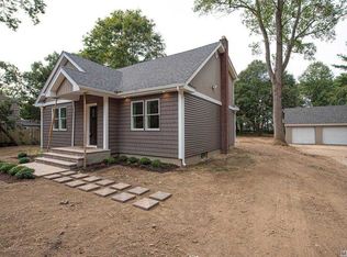 262 Waterford Rd, Oakdale, NY 11769